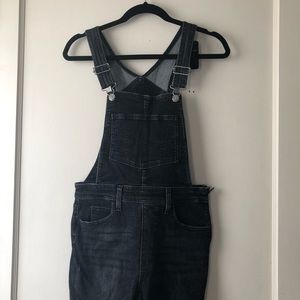 Levi’s Skinny Overalls. Washed Black. Sz 28